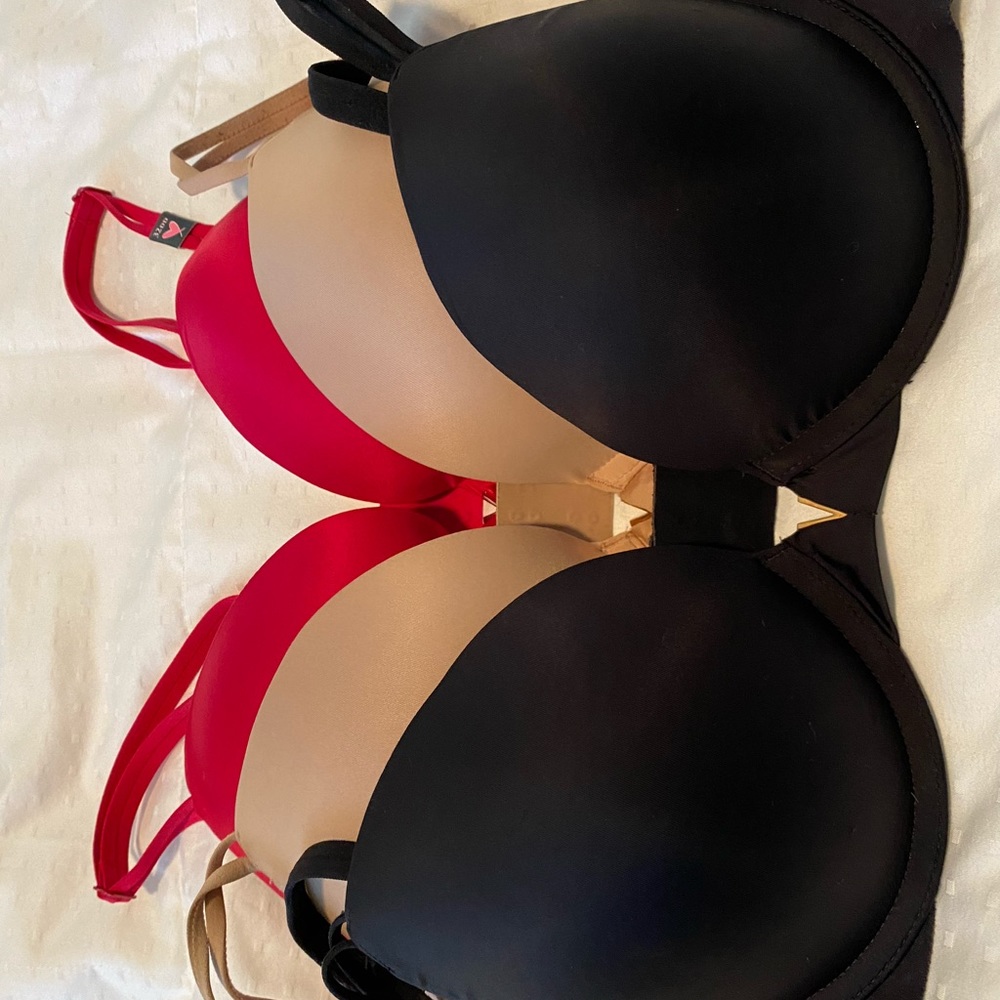 3 BRAS - 32 DD - Push Up - Victoria Secret Bundle